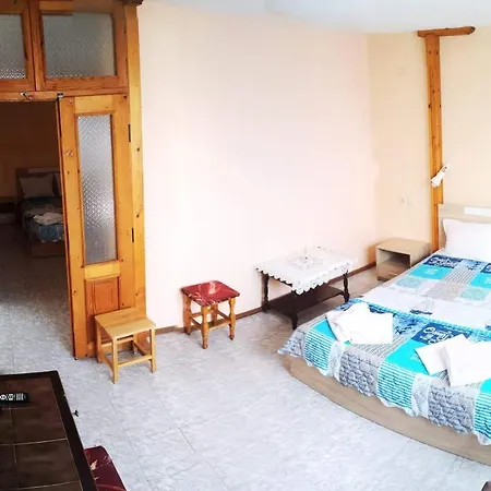 بيت ضيافة Petrovi