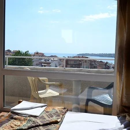 Petrovi بيت ضيافة سوزوبول